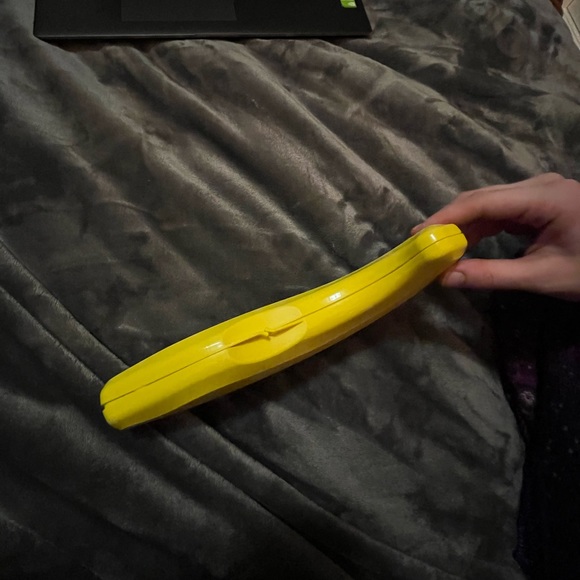 Tupperware Limited Edition Yellow Banana Holder - Picture 4 of 8